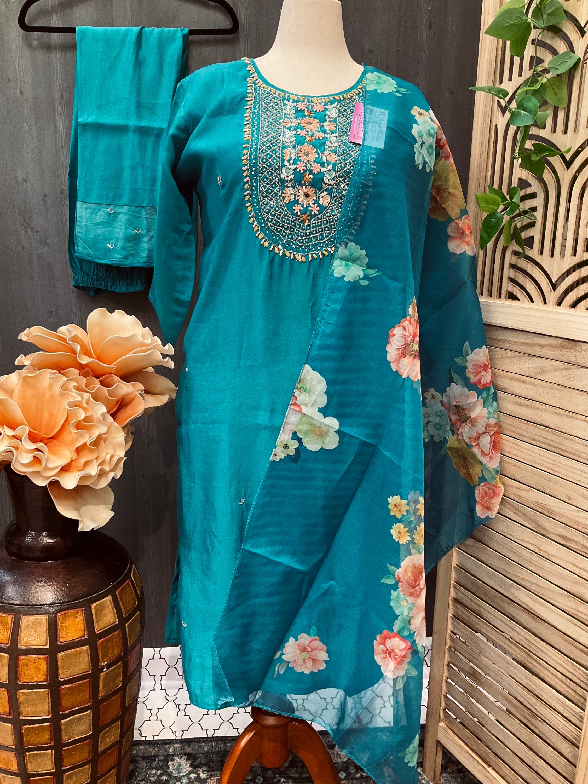 Size 44/US L-Blue kurti set with Floral Dupatta  image 0