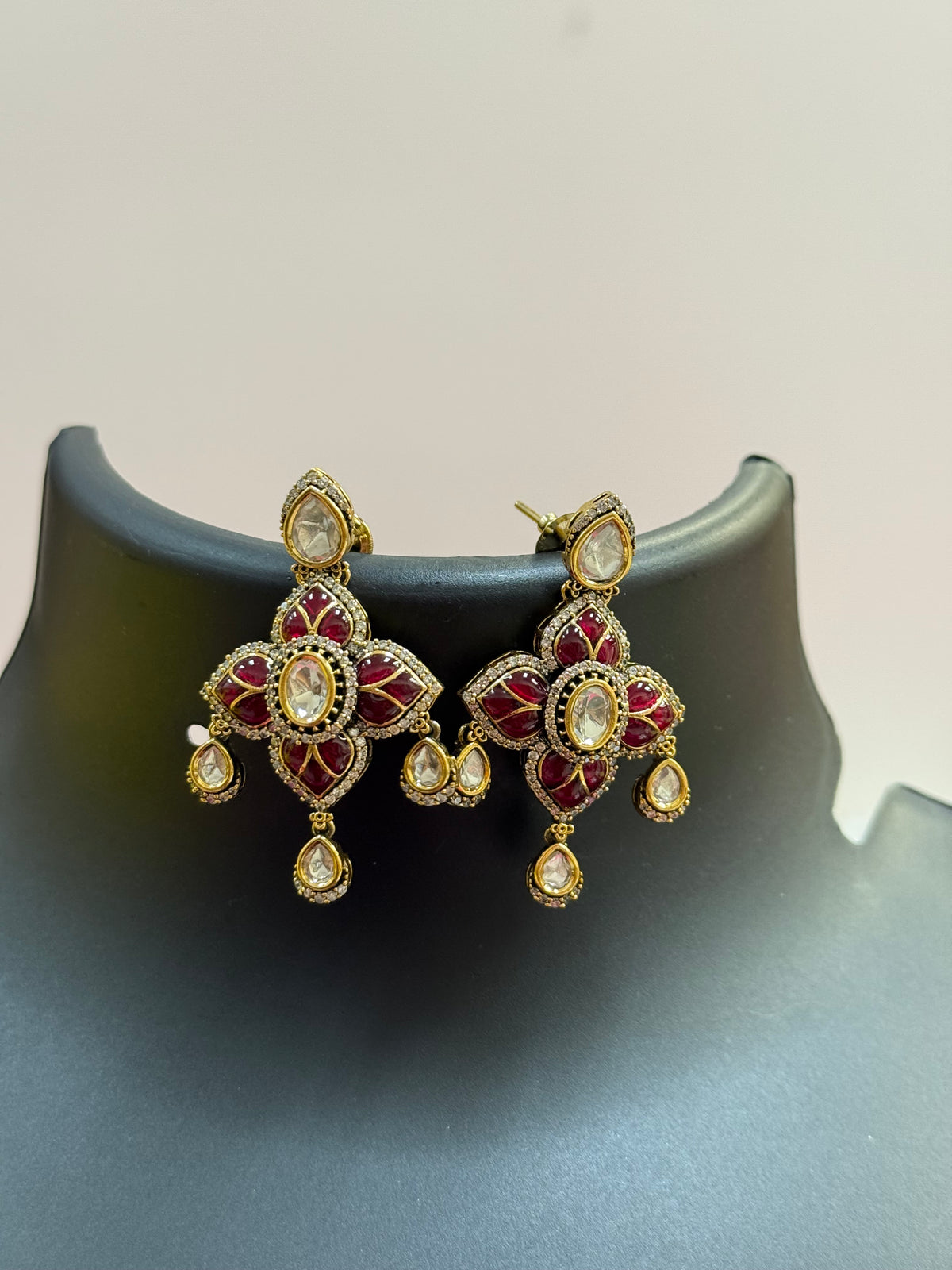 Eye catching -Kundan Necklace set