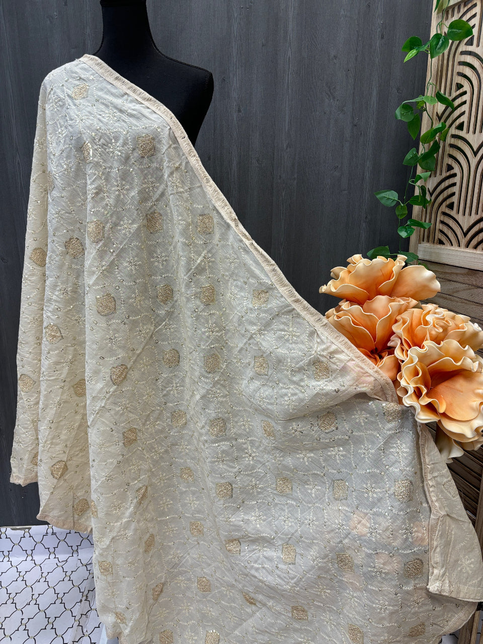 Half white color khaadi dupatta with thread work image 0