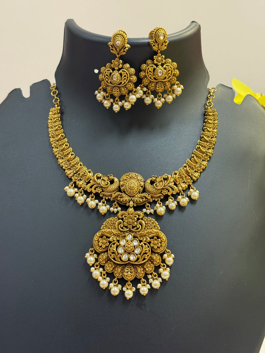 Antique Finish Kundan Necklace set