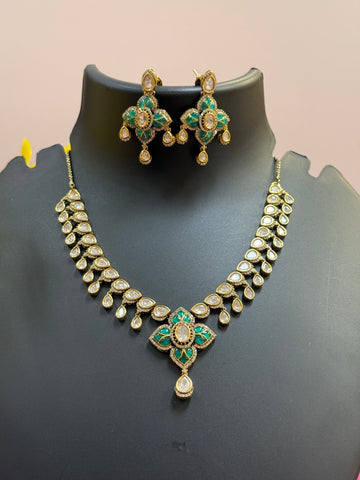 Eye catching -Kundan Necklace set