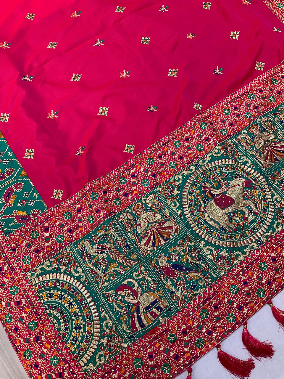 Gharchola/Gamthi Gujarati traditional saree image 3