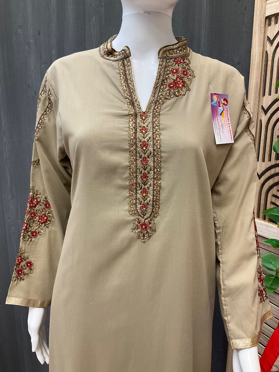 Chudidhar - Elegant and Attractive Party wear chudidhar/Kurti set - Size 42/US M image 1