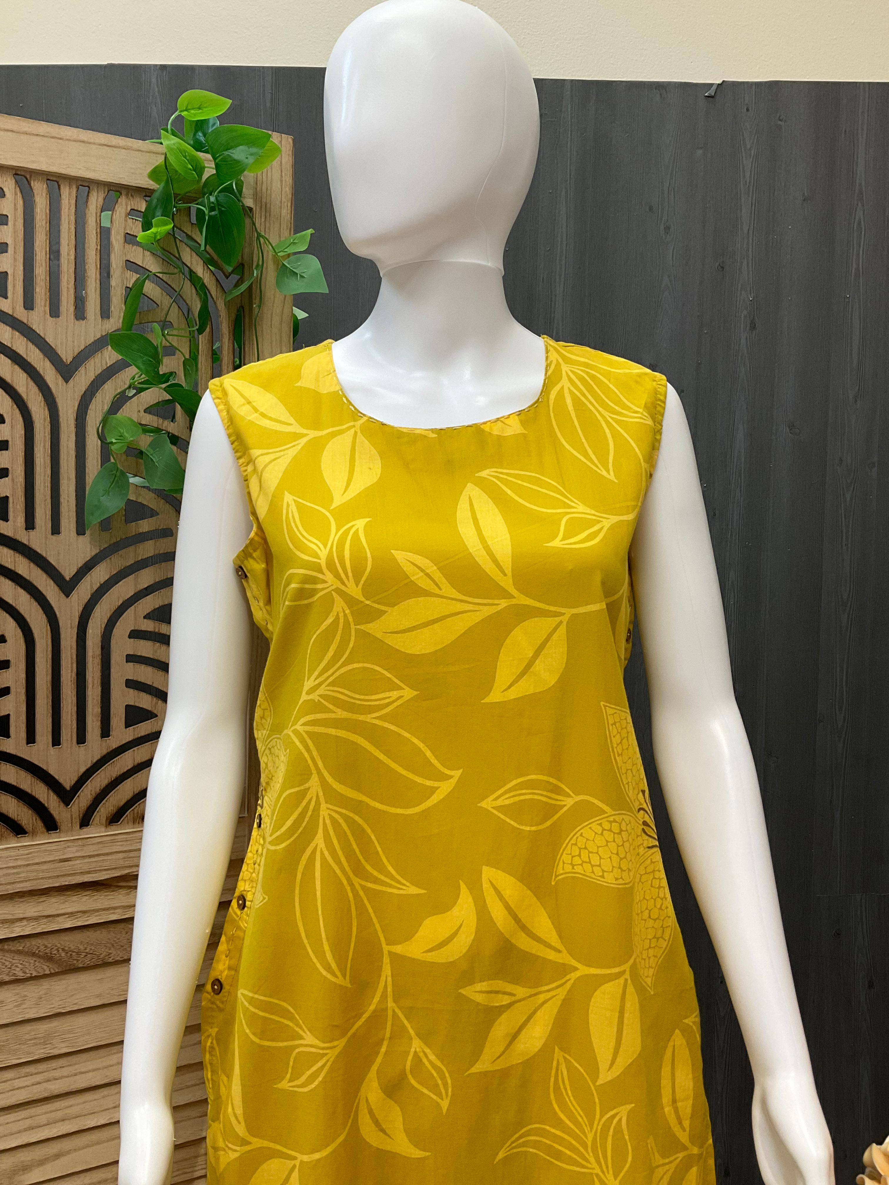 Co-ord Sets -Sleeveless Kurti set image 2