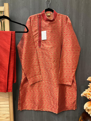 Men’s red kurta with pants in jacquard design