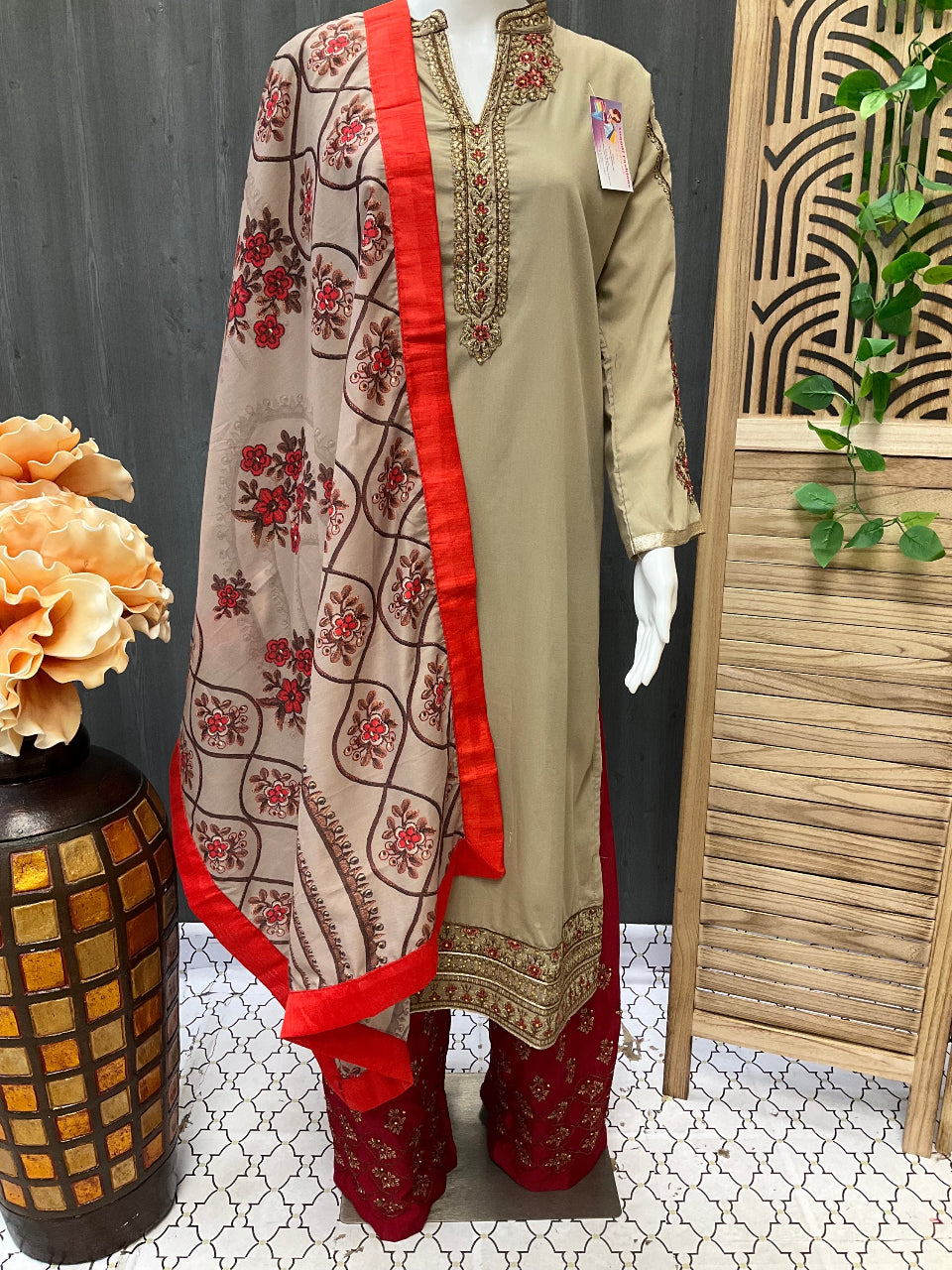 Chudidhar - Elegant and Attractive Party wear chudidhar/Kurti set - Size 42/US M image 0