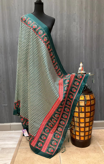 Patola Dupatta - Stylish Green and Red Color Patola Print Duppatta