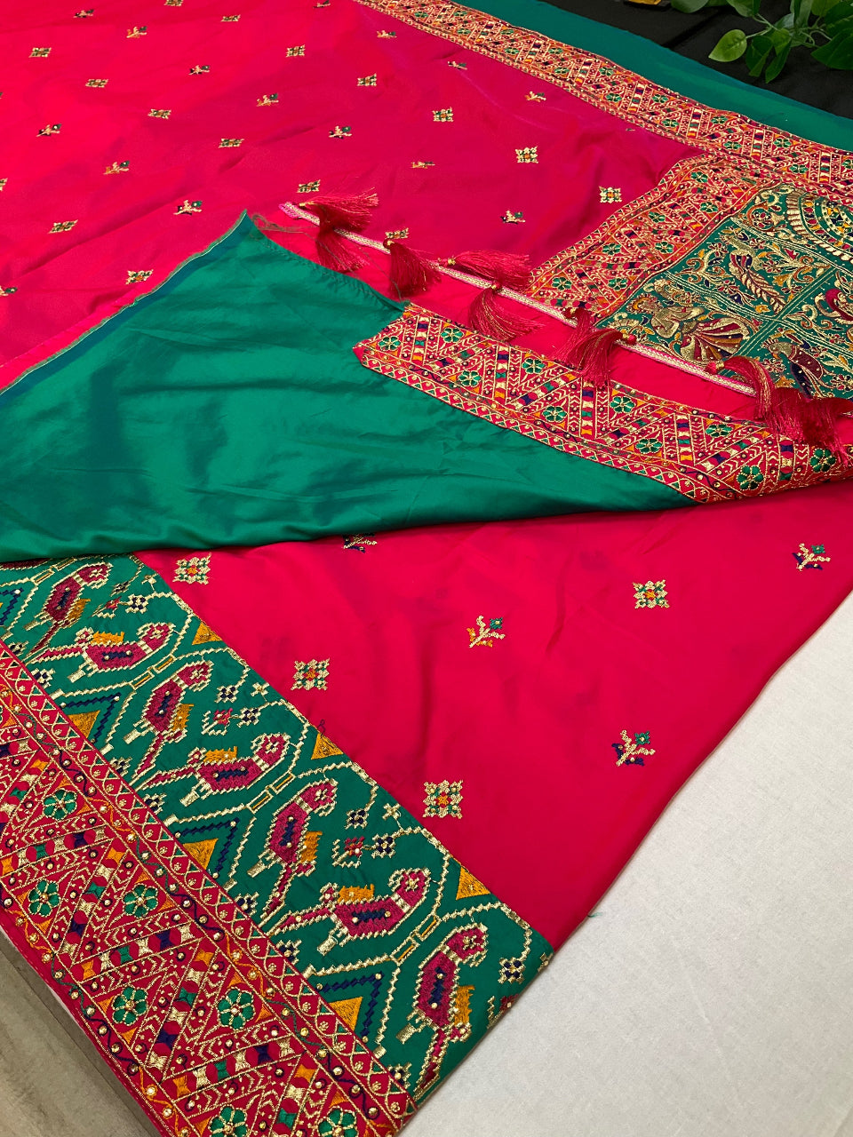 Gharchola/Gamthi Gujarati traditional saree image 2