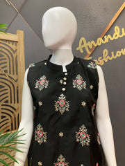 Size 38-Black Sleeveless kurti sets