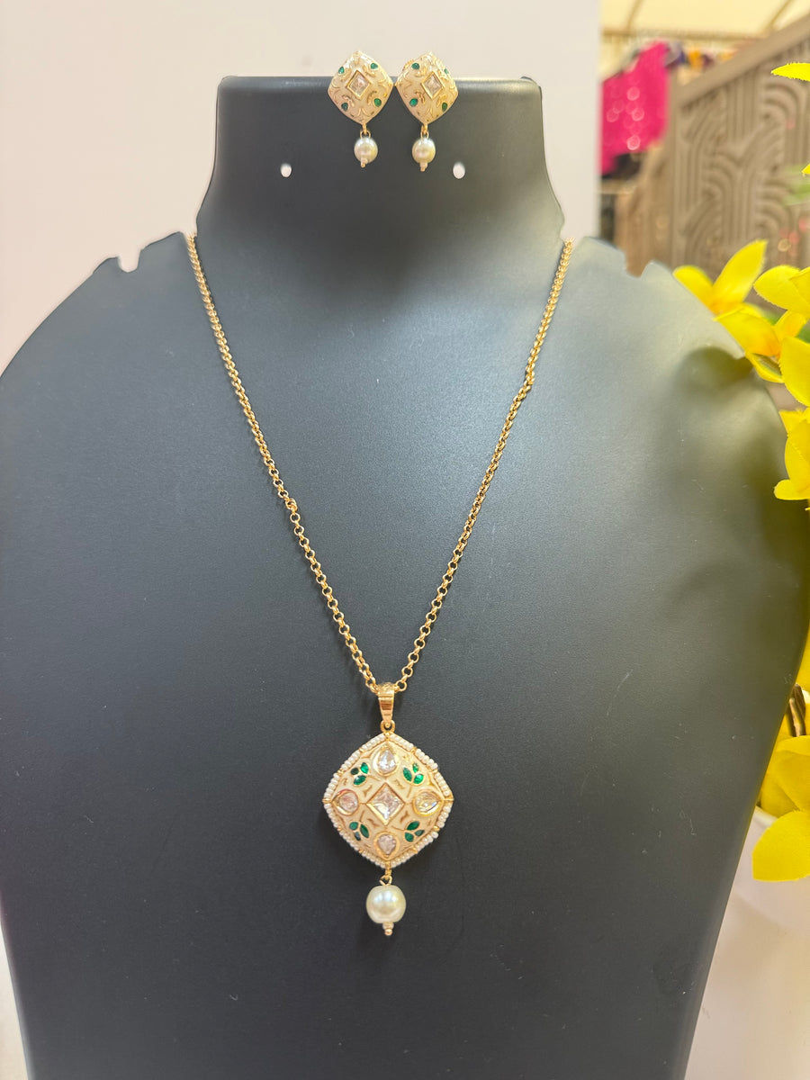Chain with Kundan Pendant set