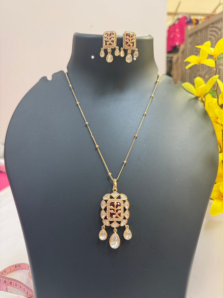 Chain with Kundan pendant set(Red Stone)