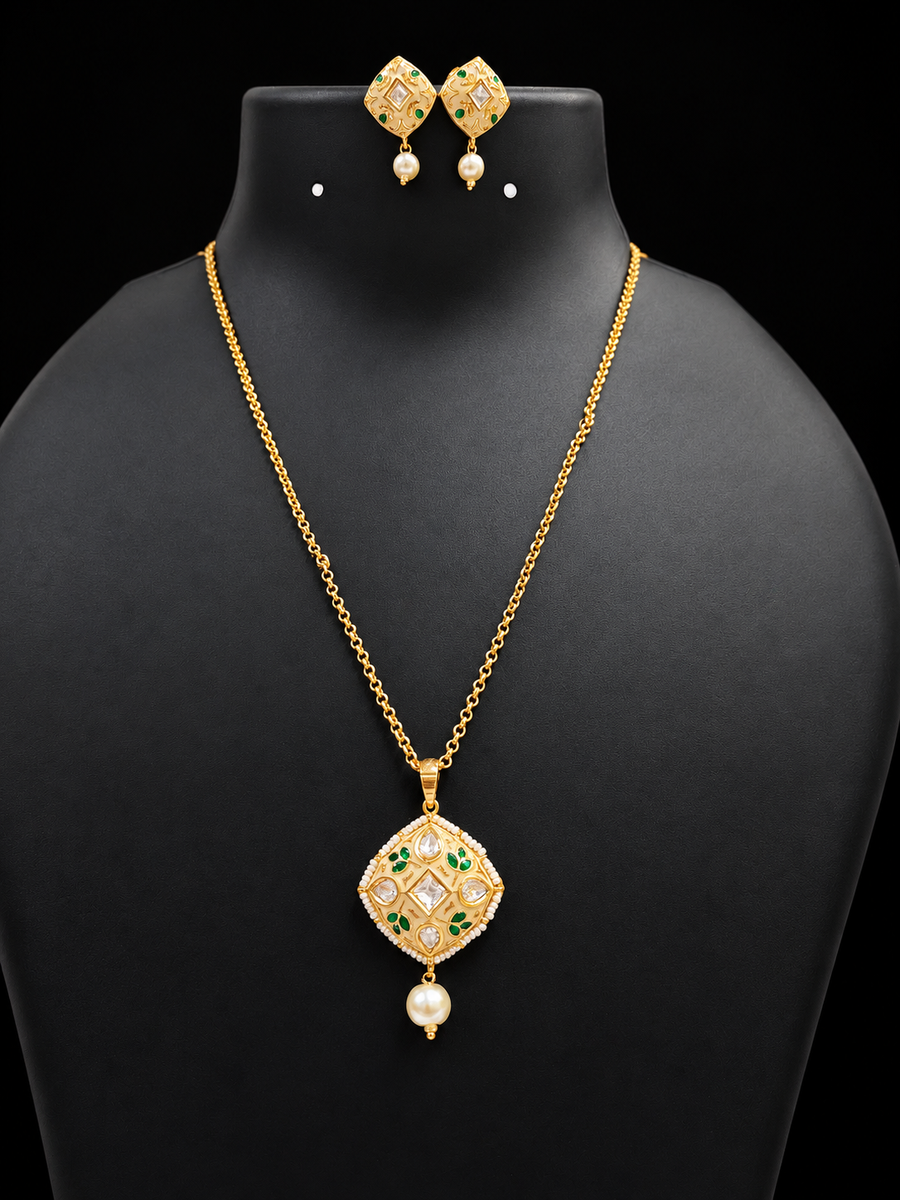 Chain with Kundan Pendant set Necklace Set