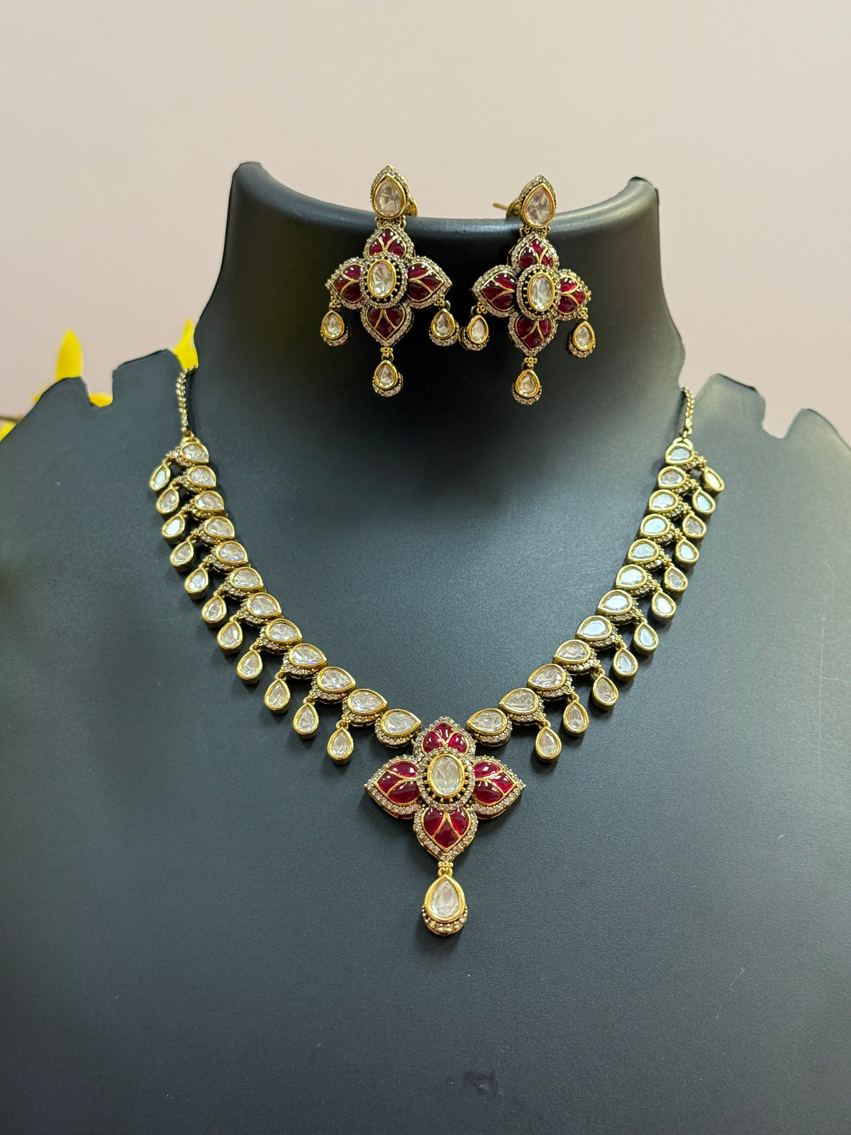 Eye catching -Kundan Necklace set