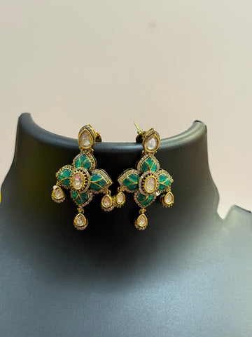 Eye catching -Kundan Necklace set