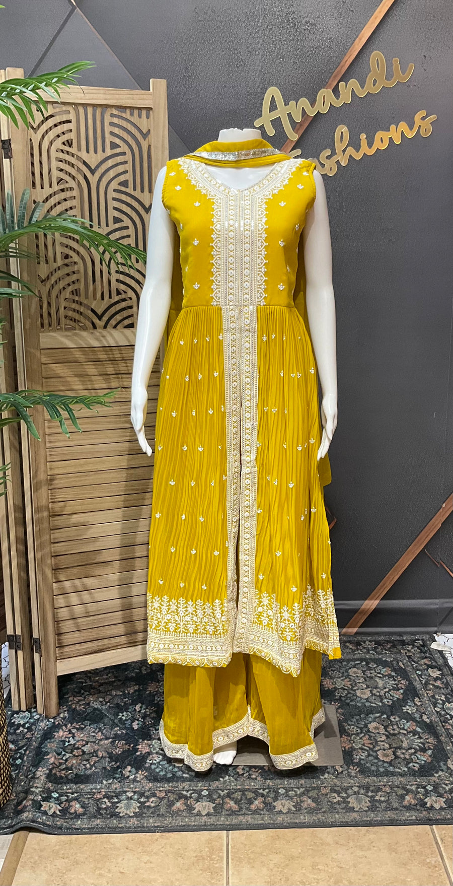 Teenage Girls - Yellow Nyra Cut set