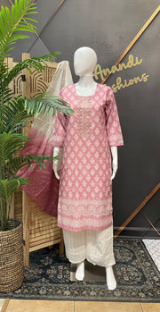 Women’s Light Pink Cotton Chikankari Kurti Set