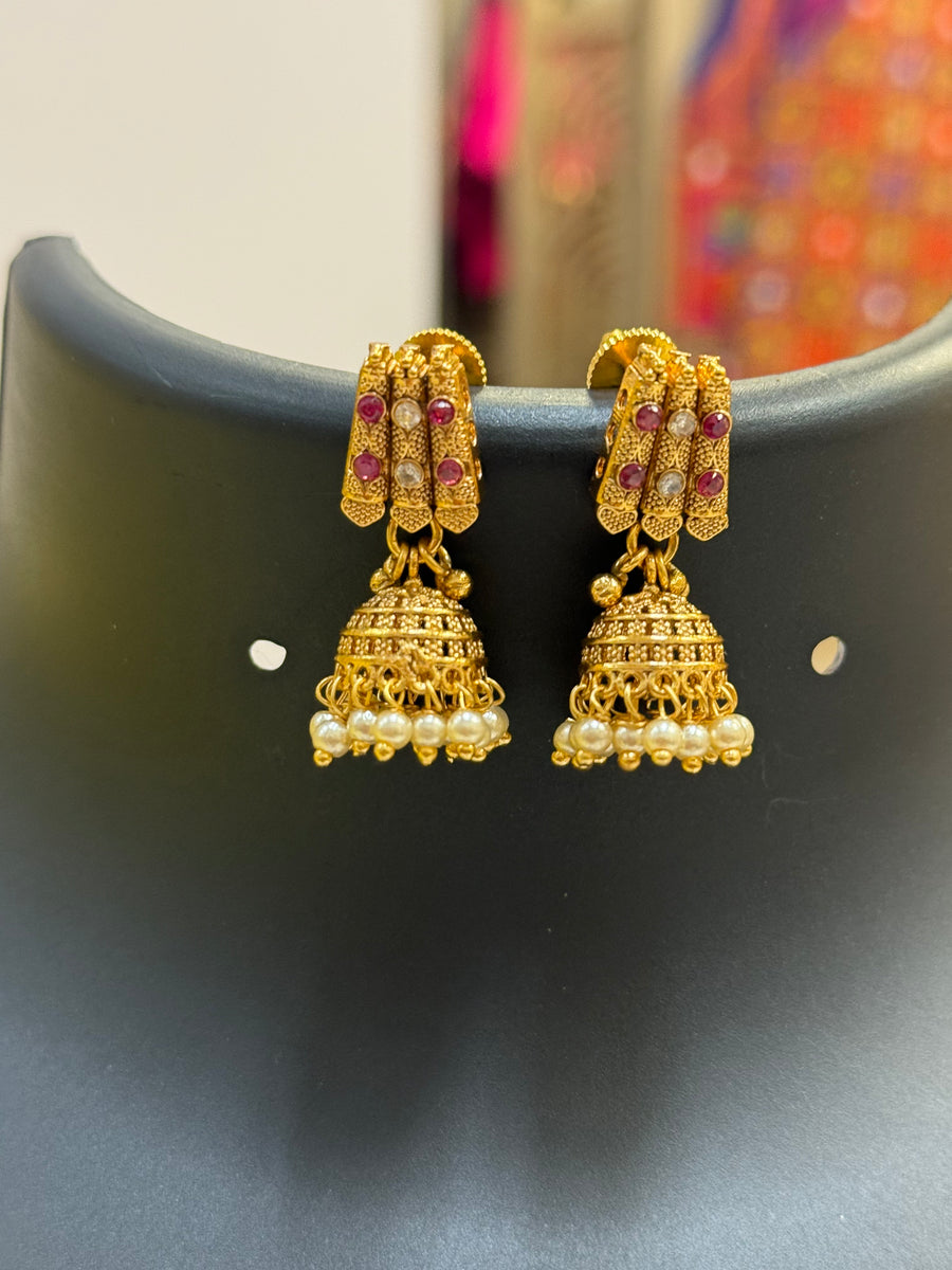 Maharastrian Thushi Necklace set with Pearls