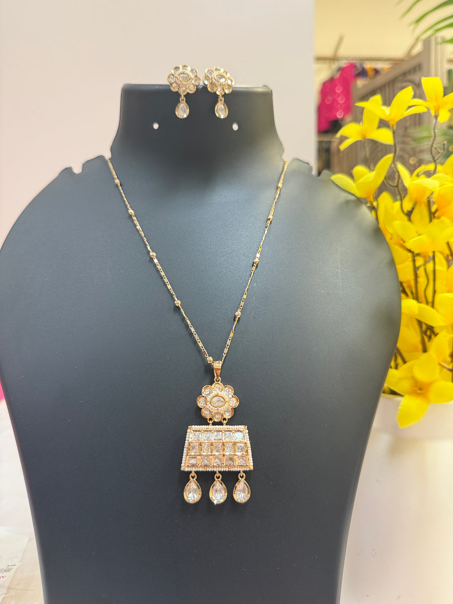 Chain With Flower Style Kundan Pendantset
