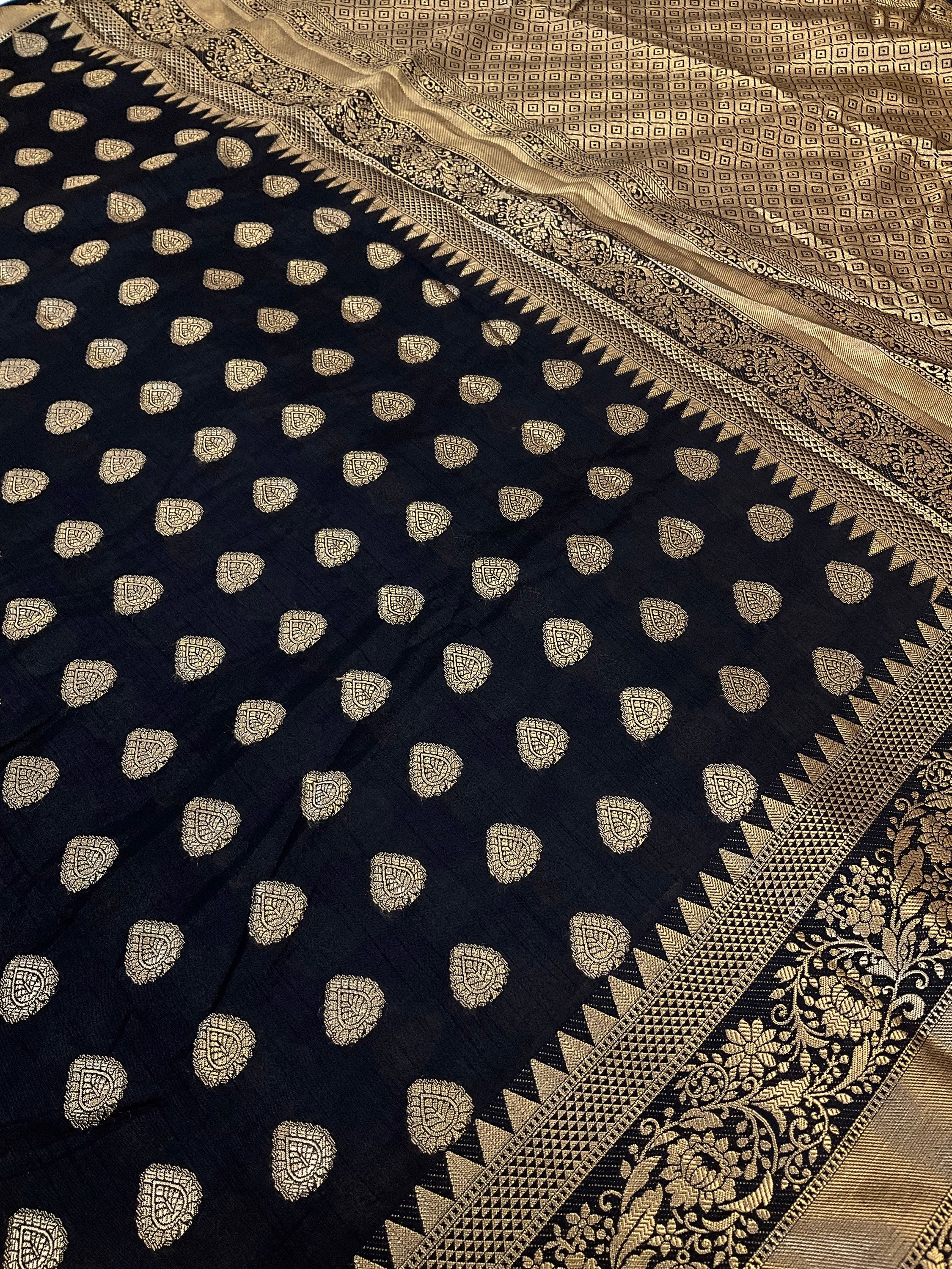 Black Chiffon saree image 2