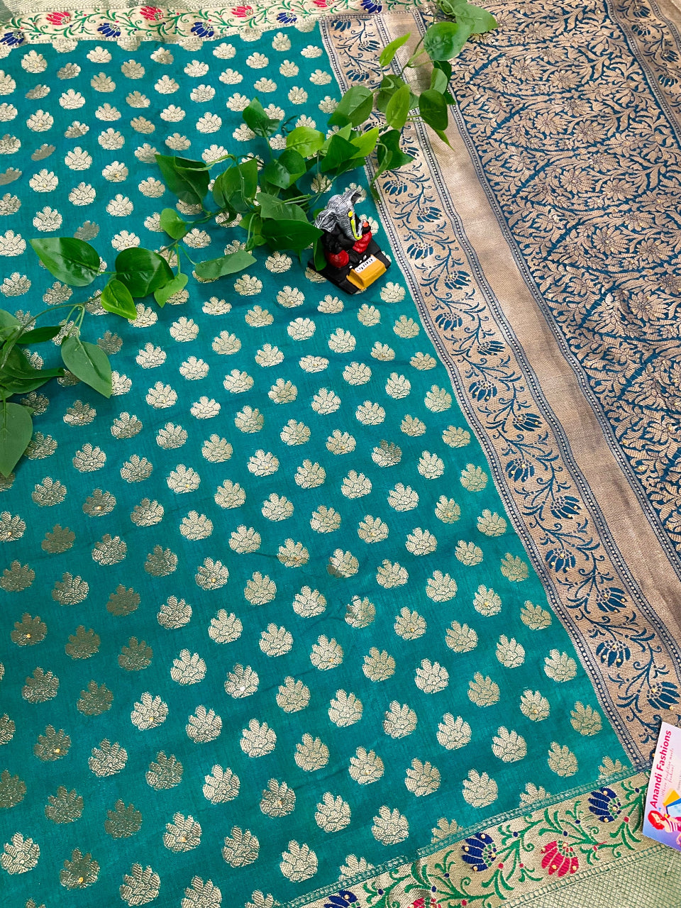 Benarasi Saree - Beautiful Saree with Elegant Embroidery Work on the Border image 2