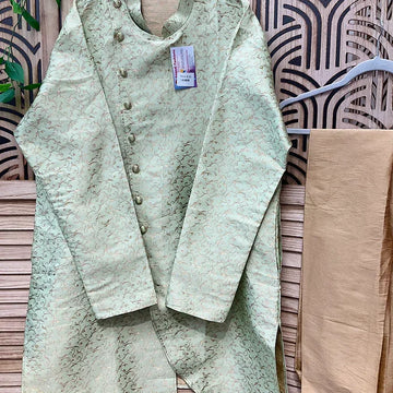 Men’s kurta set fits size 44
