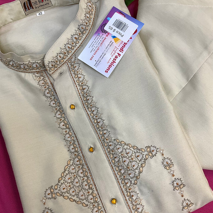 Men’s Kurta set fits size 42-NP