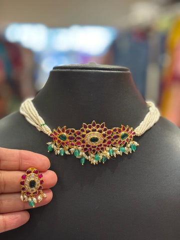 Choker set with small white pearls